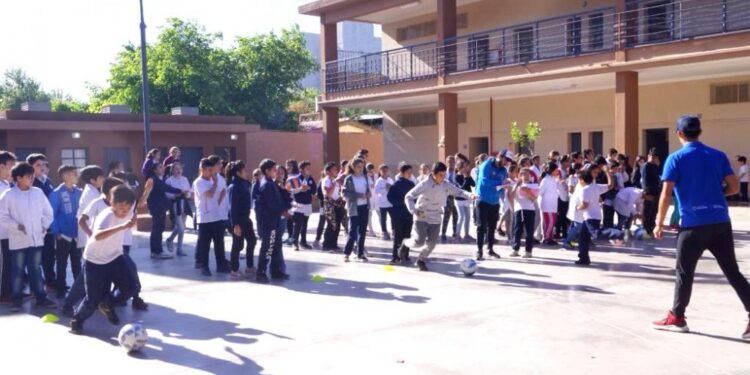 Buscan que los colegios privados tengan un porcentaje máximo de aumento en las cuotas