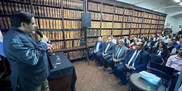 Bernabé Aráoz: El Archivo Histórico inició un ciclo de conferencias y muestra de manuscritos del prócer tucumano
