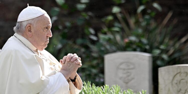 Francisco pidió un cese del fuego «inmediato» en Gaza: «¡Basta, por favor!»