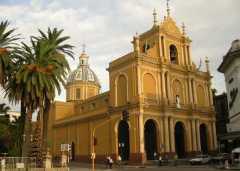 Buscan terminar con la fachada de la Iglesia San Francisco para el 9 de Julio
