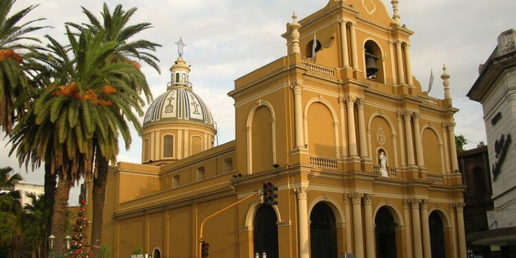 Buscan terminar con la fachada de la Iglesia San Francisco para el 9 de Julio
