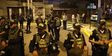 Allanaron la casa de la presidenta de Perú y la investigan por presunto enriquecimiento ilícito