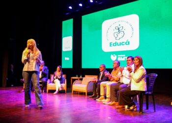 La Municipalidad de San Miguel de Tucumán presentó el programa Educá y entregó el BEM a docentes