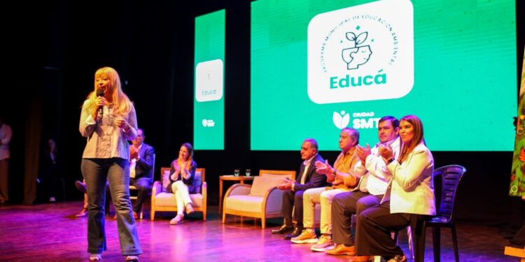 La Municipalidad de San Miguel de Tucumán presentó el programa Educá y entregó el BEM a docentes
