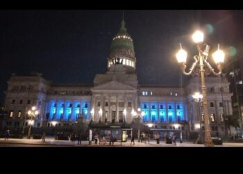 Por el Día del Niño por Nacer, el Congreso de la Nación se vistió de celeste