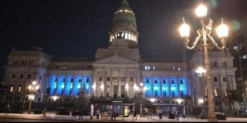 Por el Día del Niño por Nacer, el Congreso de la Nación se vistió de celeste