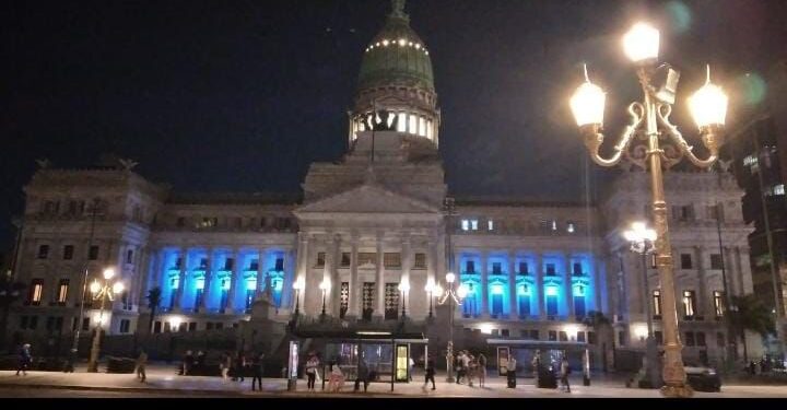 Por el Día del Niño por Nacer, el Congreso de la Nación se vistió de celeste