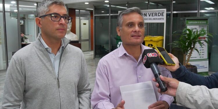 Los ediles Canelada y Cobos piden que el boleto sea gratuito para todos los docentes de la Provincia