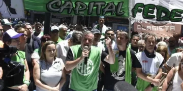 Tras el anuncio de los posibles 70 mil despidos de empleados estatales, ATE anunció un paro a nivel nacional