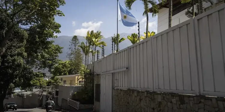 Maduro no permitió que ingresaran efectivos de la Gendarmería a Venezuela para proteger a la embajada Argentina