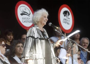 Carlotto dijo que Milei es un extraño personaje, «hagamos algo para que cambie o que se vaya rápido»