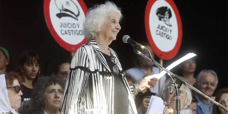 Carlotto dijo que Milei es un extraño personaje, «hagamos algo para que cambie o que se vaya rápido»
