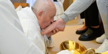 Jueves Santo: el Papa celebró la Misa y lavó los pies a doce reclusas en la prisión de Roma