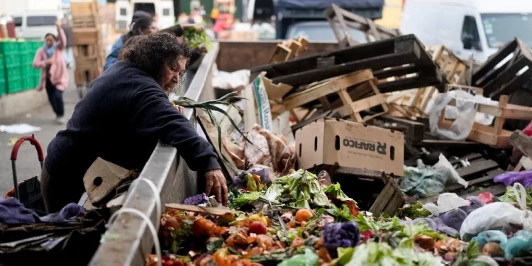 En 2023, la pobreza llegó al 41,7% de la población y alcanzó a 19,4 millones de personas en todo el país