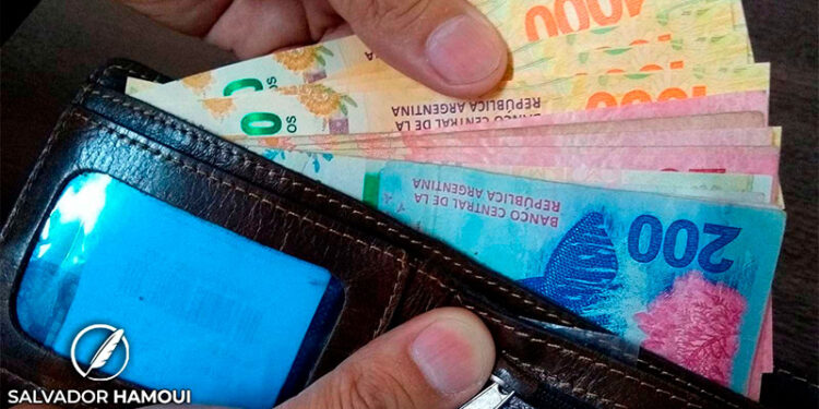 El salario promedio de los trabajadores formales ya está por debajo de la línea de la pobreza