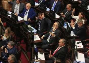 Los Senadores se aumentaron las dietas, a mano alzada y sin debate