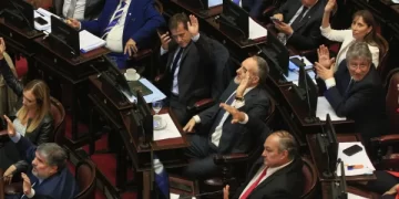 Los Senadores se aumentaron las dietas, a mano alzada y sin debate
