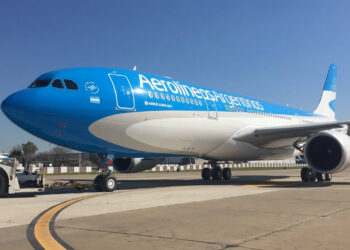 Aerolíneas Argentinas recorta 20% sus vuelos de cabotaje desde mayo