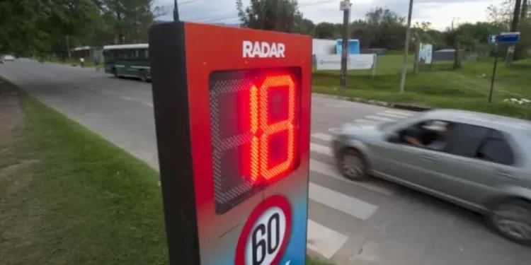 La Municipalidad de Yerba Buena instaló radares en la avenida Perón