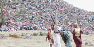 Una multitud revivió La Pasión en el imponente paisaje de Tafí del Valle