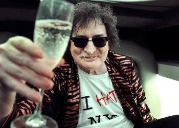 El nuevo disco de Charly, inicialmente, sólo se lanzará en vinilo