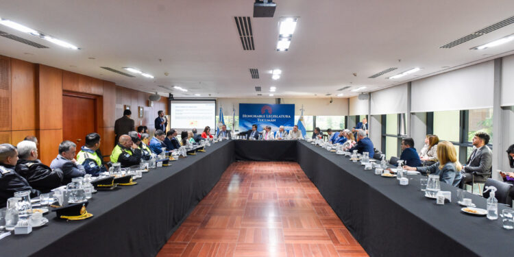 Legislatura: Acevedo dijo que están a disposición para ampliar las leyes que hagan falta para generar mayor eficiencia de la Policía