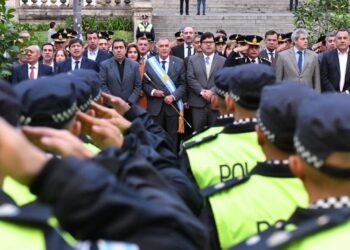 Osvaldo Jaldo tomó juramento a oficiales y entregó equipos para la Policía