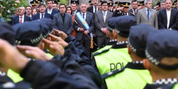 Osvaldo Jaldo tomó juramento a oficiales y entregó equipos para la Policía