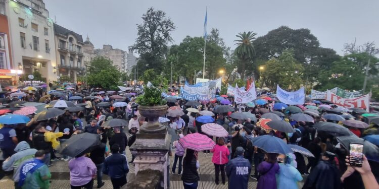 En Tucumán, una multitud participó de la marcha en defensa de la universidad pública
