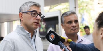 Los concejales Canelada y Cobos señalaron que la intendenta montó un show para disfrazar las promesas que no cumplió