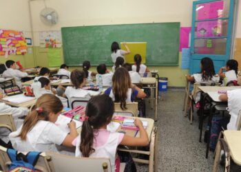 El Gobierno incluirá en la Ley Ómnibus los capítulos para penar el adoctrinamiento en las escuelas