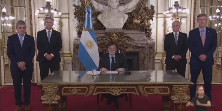 Cadena Nacional: “La era del Estado presente se ha terminado”