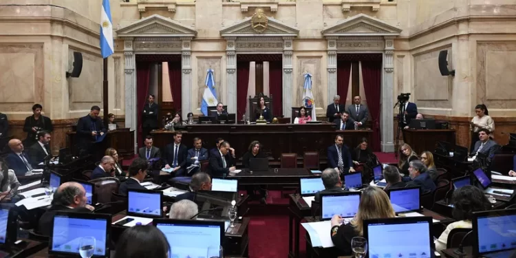 Dos radicales renuncian al aumento de dietas: se espera la misma postura de otros senadores que no votaron la suba