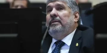Mayans: «Los 33 senadores de UxP vamos a votar contra la Ley Bases»