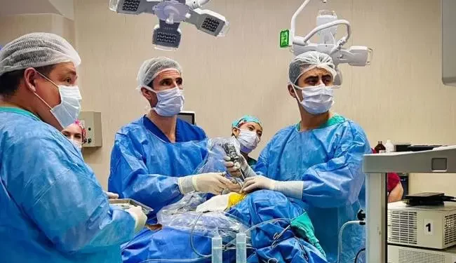 Médicos del Hospital Padilla realizan una cirugía a embarazada