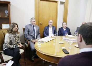 Educación y Obras Públicas coordinan acciones en escuelas de la provincia