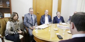 Educación y Obras Públicas coordinan acciones en escuelas de la provincia