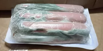 Decomisan una tonelada de alimentos en mal estado y excremento de ratas en las góndolas