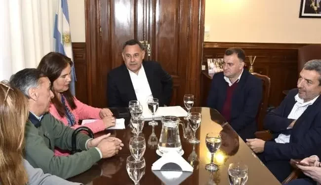 El Gobierno y los gremios continúan con las negociaciones salariales