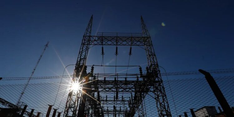 Luz y gas: el Gobierno aplicará aumentos parciales en las tarifas por la quita de subsidios desde junio