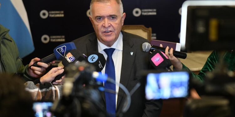 Jaldo ordenó detener a estudiantes que peleen en las calles y sancionar a los padres y los colegios