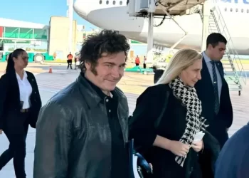 Abogado denuncia al Presidente por malversación de fondos y abuso de autoridad