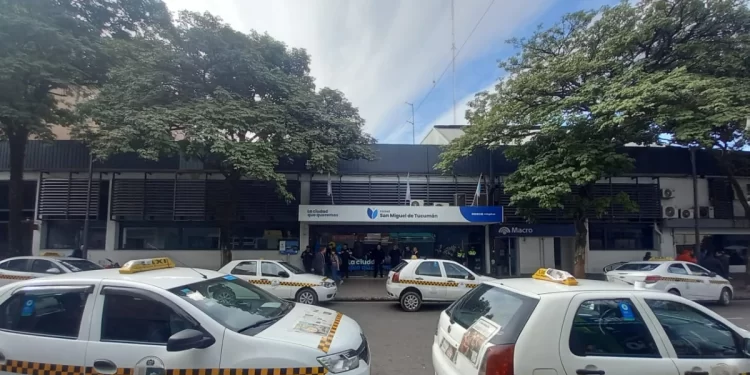 Acuerdo entre taxistas y la Municipalidad para reforzar el control de las aplicaciones