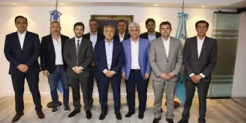 Algunos gobernadores preparan una cumbre para definir posiciones sobre la Ley Bases en Diputados