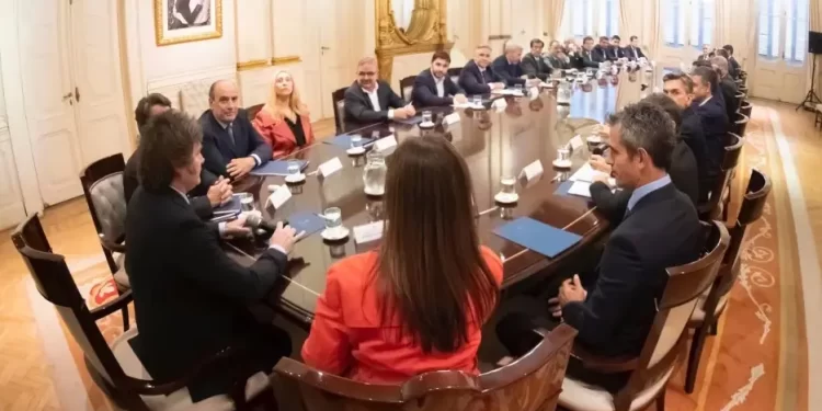 La Casa Rosada les hace un guiño a los gobernadores: reactivará la obra pública y les cederá 800 proyectos