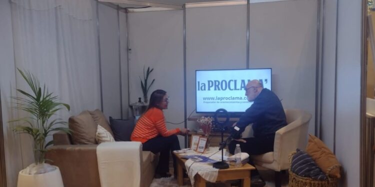 Comenzó la Feria del Libro Tucumán y por el stand de La Proclama pasaron destacadas personalidades