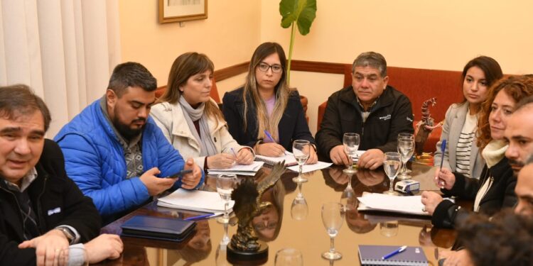 Provincia y Municipio delinean actividades y espectáculos previos al 9 de Julio