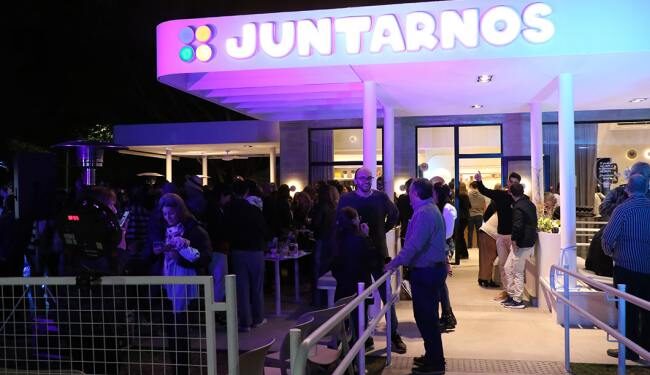 Se inauguró «Juntarnos», el primer bar inclusivo de Tucumán
