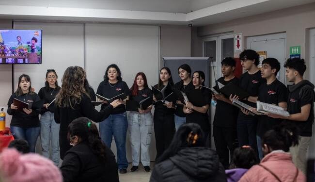 El Coro Juvenil de la UNT visitó el Hospital Avellaneda