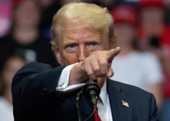 Trump acusa a Harris de “lunática” y “asesina de bebés”